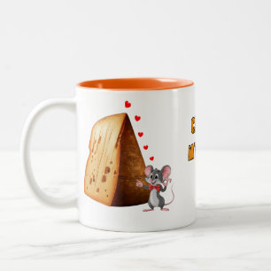 Caneca De Café Em Dois Tons Rato apaixonado por uma fatia de queijo em branco