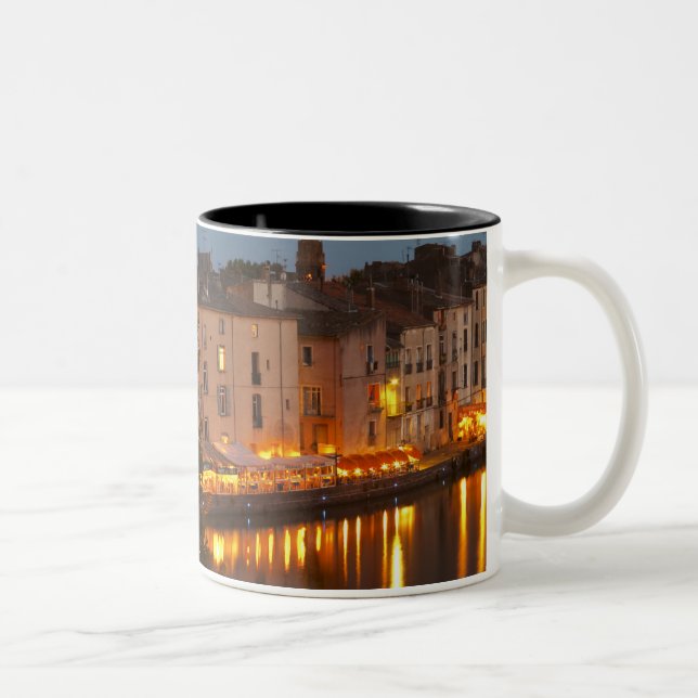 Caneca De Café Em Dois Tons Restaurantes ao longo do rio l'Herault. L'Herault (Direita)