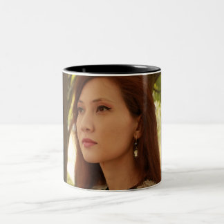 Caneca De Café Em Dois Tons Retrato de uma Jovem Senhora