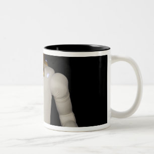 Caneca De Café Em Dois Tons Robonaut 2, um astronauta humanoide destreza 5
