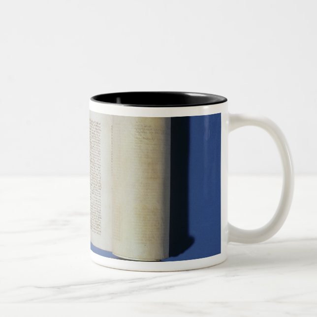 Caneca De Café Em Dois Tons Rolo diminuto de Torah, 1765 (Direita)
