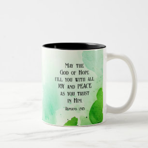 Caneca De Café Em Dois Tons Romanos 15:13 Deus da Esperança, Bíblia Cristã Ver