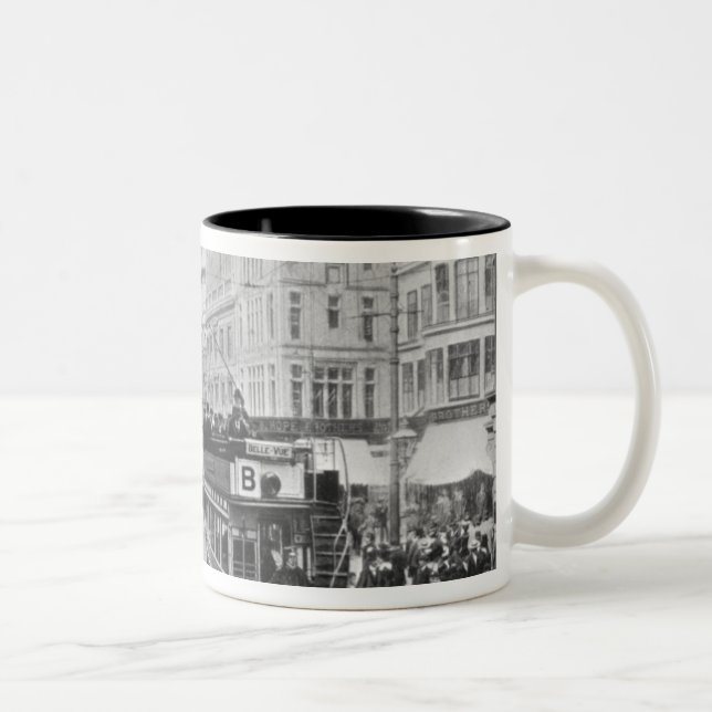 Caneca De Café Em Dois Tons Rua do mercado, Manchester, c.1910 (Direita)