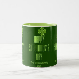 Caneca De Café Em Dois Tons Rua feliz. Dia de Patrick Foto da família Shamrock
