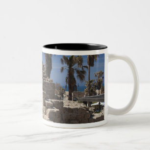 Caneca De Café Em Dois Tons Ruínas de Cesareia do porto construído por Herodes