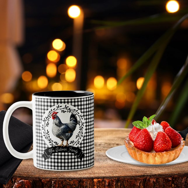 Caneca De Café Em Dois Tons Rustic Country Rooster Chicken BW Gingham Checks (Rustic Country Rooster Chicken Black and White Gingham Checks Farm Family Name Two-Tone Coffee Mug)