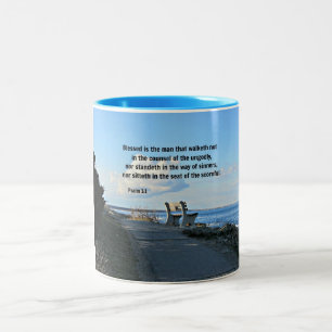 Caneca De Café Em Dois Tons Salmo 1:1 Abençoado é o homem que anda não...