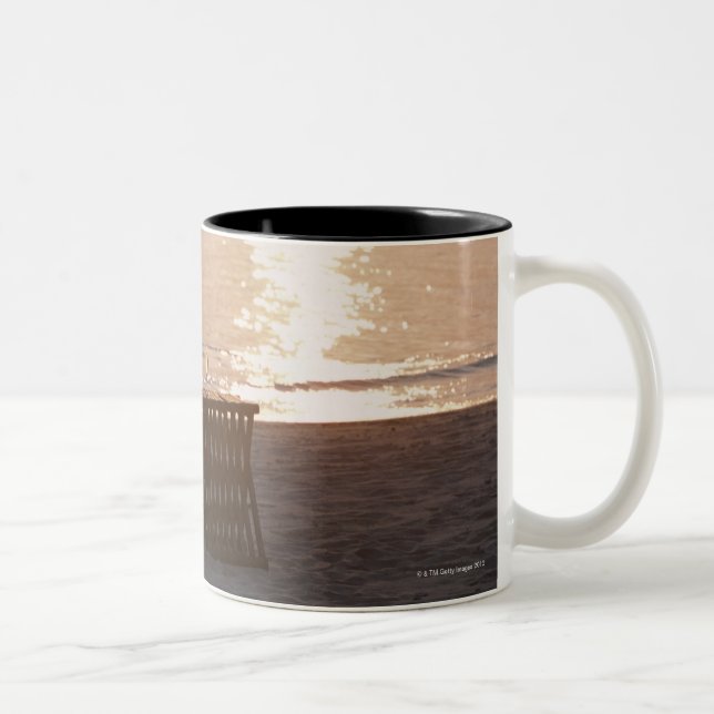 Caneca De Café Em Dois Tons Sandy Beach do por do sol 2 (Direita)