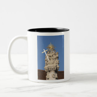 Caneca De Café Em Dois Tons Santa Estátua de Trindade, Budapeste, Hungria.JPG