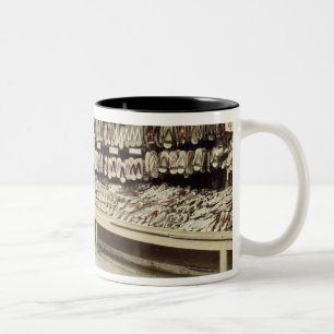 Caneca De Café Em Dois Tons Sapataria em Kyoto, c.1890 (foto mão-colorida)