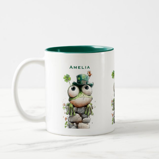 Caneca De Café Em Dois Tons Sapo com Chapéu Verde e Trevo Fofo (Esquerda)