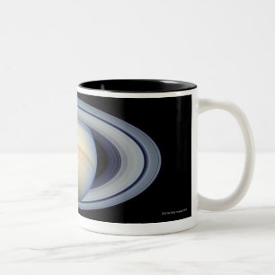 Caneca De Café Em Dois Tons Saturn com anéis no ângulo o mais largo à terra