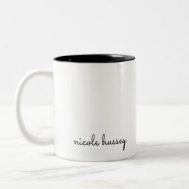 Caneca De Café Em Dois Tons Script Branco | Na moda Monograma Moderno Minimali