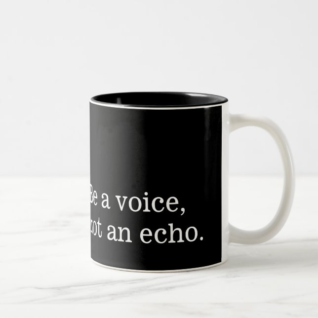 Caneca De Café Em Dois Tons Seja voz, não eco (Direita)