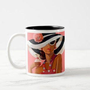 Caneca De Café Em Dois Tons Senhora cor-de-rosa do cupcake por Trish Biddle