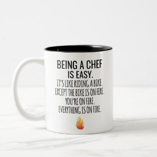 Caneca De Café Em Dois Tons Ser chef é fácil é como andar de bicicleta