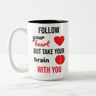 Caneca De Café Em Dois Tons Siga seu coração, mas leve seu cérebro com você