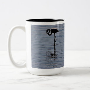 Caneca De Café Em Dois Tons Silhueta Artística de Flamingo Solitário