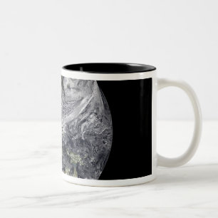 Caneca De Café Em Dois Tons Simulação da nuvem da terra completa