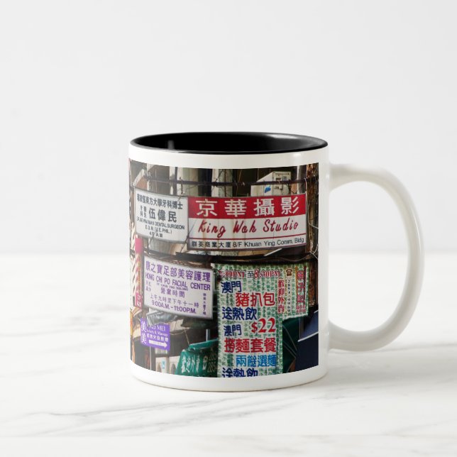 Caneca De Café Em Dois Tons Sinais de neon nas ruas de Hong Kong (Direita)