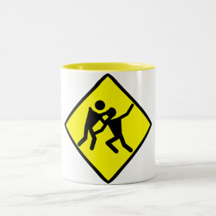 Caneca De Café Em Dois Tons Sinal de Estrada de Aviso Zombie