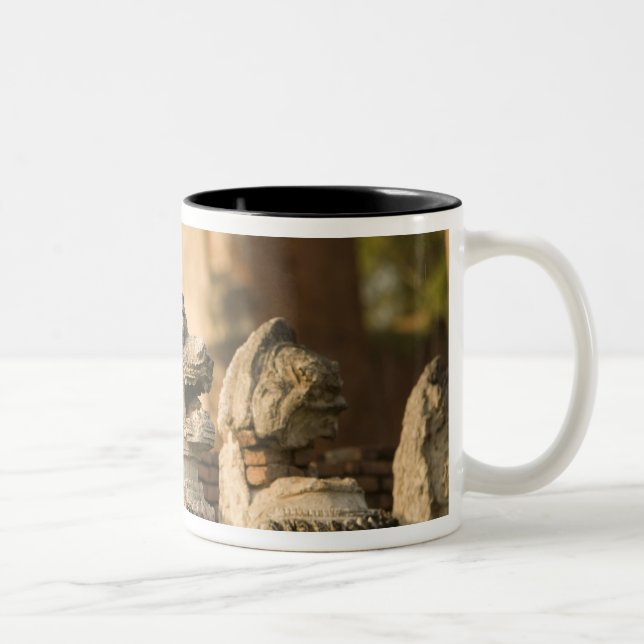 Caneca De Café Em Dois Tons Singhat Wat Thammikarat (Direita)