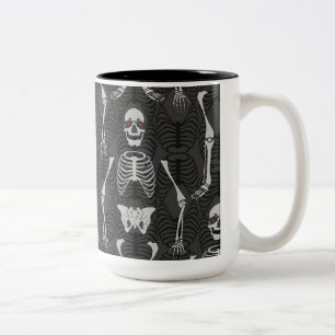 Caneca De Café Em Dois Tons Skeletons Pretos e Brancos durante o Dia das Bruxa