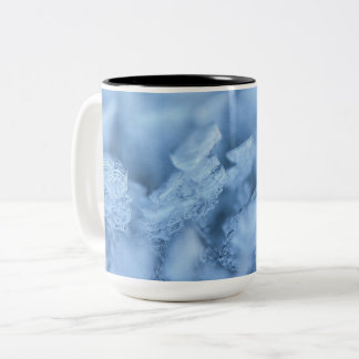 Caneca De Café Em Dois Tons "Sky Blue Ice Cube Coffee Mug: Chill and Sip"