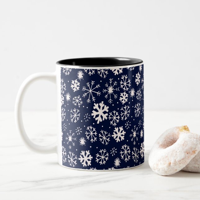 Caneca De Café Em Dois Tons Snowflake Blizzard Desenhado À Mão Com Marinho Clá (Com Donut)