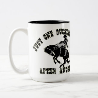 Caneca De Café Em Dois Tons Só Uma Coisa De Arrancamento Depois De Outra Mug