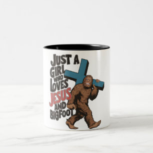 Caneca De Café Em Dois Tons Só uma garota que ama Jesus e Sasquatch Pé Grande