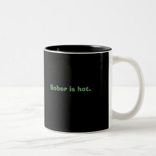 Caneca De Café Em Dois Tons Sober está quente