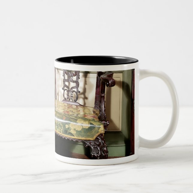 Caneca De Café Em Dois Tons Sofá cinzelado, com o assento da tapeçaria, (Direita)