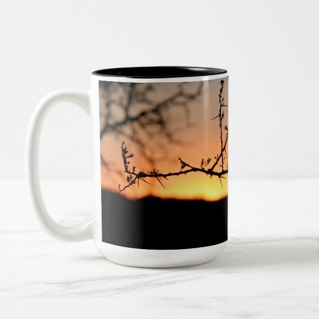 Caneca De Café Em Dois Tons Sol africano com silhueta espinhal de acácia (Esquerda)