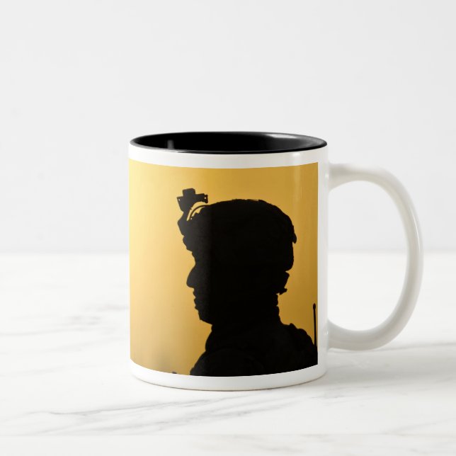 Caneca De Café Em Dois Tons soldados (Direita)