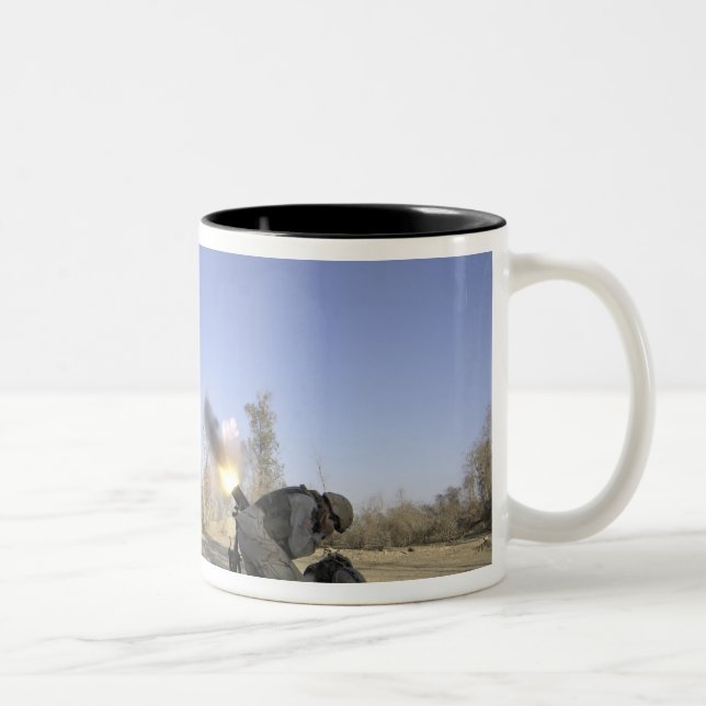 Caneca De Café Em Dois Tons soldados 2 (Direita)