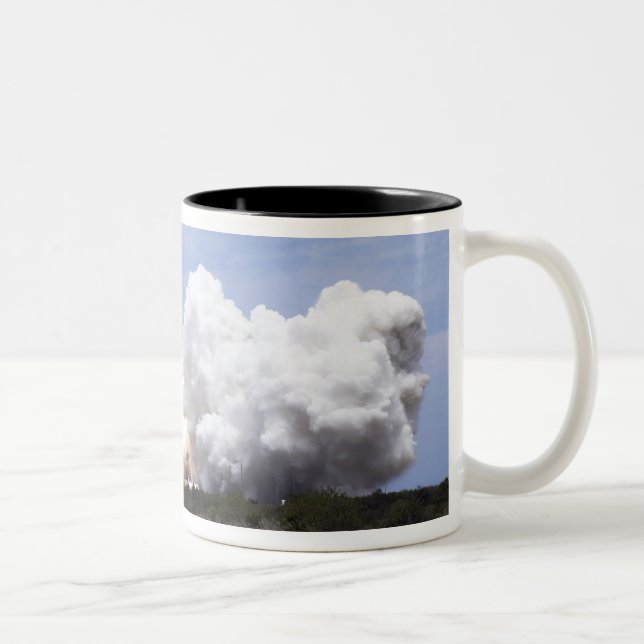 Caneca De Café Em Dois Tons Space Shuttle Atlantis levanta 27 (Direita)