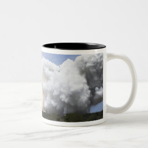 Caneca De Café Em Dois Tons Space Shuttle Atlantis levanta 28