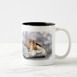 Caneca De Café Em Dois Tons Spaniel de rei Charles descuidado - Ethan
