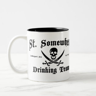 Caneca De Café Em Dois Tons St. Caneca em algum lugar bebendo da equipe