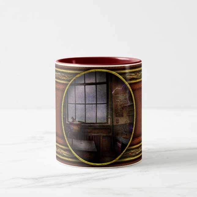 Caneca De Café Em Dois Tons Steampunk - O Cientista Louco (Centro)