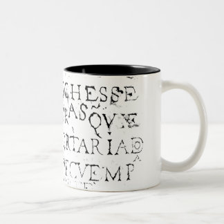 Caneca De Café Em Dois Tons Stone Plate em uma rua em Lisboa