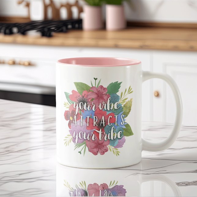 Caneca De Café Em Dois Tons Sua Vibe Atrai Sua Tribo, Citação De Flor Selvagem (Criador carregado)