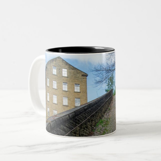 Caneca De Café Em Dois Tons Subida de Paralelepípedos Dean Clough - Espírito d (Frente Esquerda)