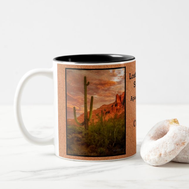 Caneca De Café Em Dois Tons Superstição arizona Montanha Sunset Saguaro Cactos (Com Donut)