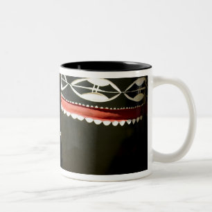 Caneca De Café Em Dois Tons Tambores esculpidos à mão, Livingston, Zâmbia