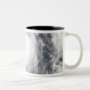 Caneca De Café Em Dois Tons Tempestade tropical Hagupit