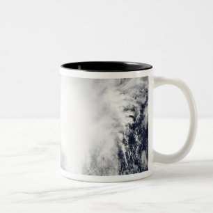 Caneca De Café Em Dois Tons Tempestade tropical Nida ao sudeste de Kadena