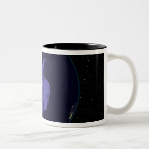 Caneca De Café Em Dois Tons Terra completa na noite que mostra as luzes 7 da