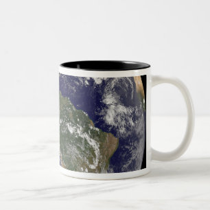Caneca De Café Em Dois Tons Terra completa que mostra o furacão Paloma